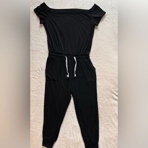 Off-the-shoulder Black Casual Jumpsuit w/ Pockets